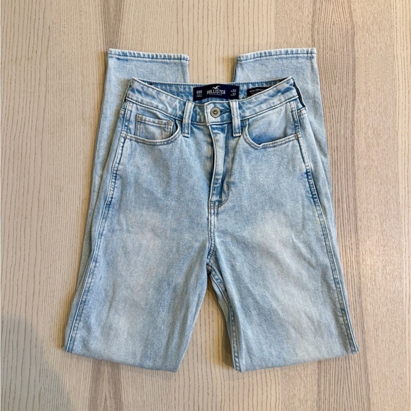 Hollister Denim - Hollister Ultra Rise Mom Jeans in Light Blue